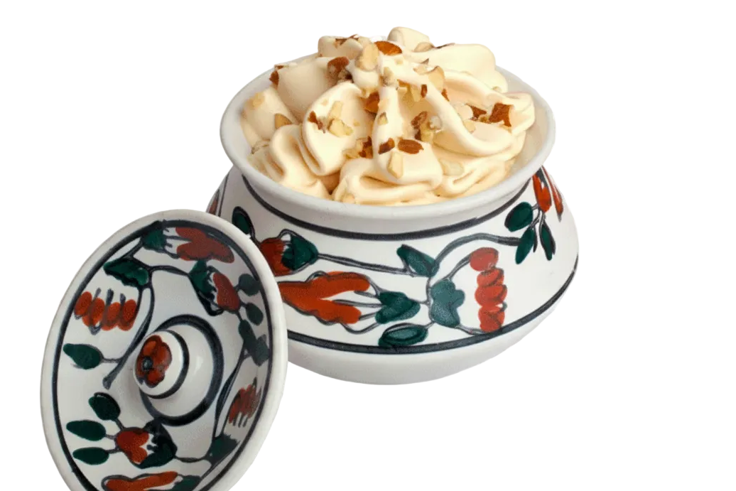 Buy Matka Kulfi 200g. Traditional Indian frozen dessert with creamy texture served in a matka-style cup.